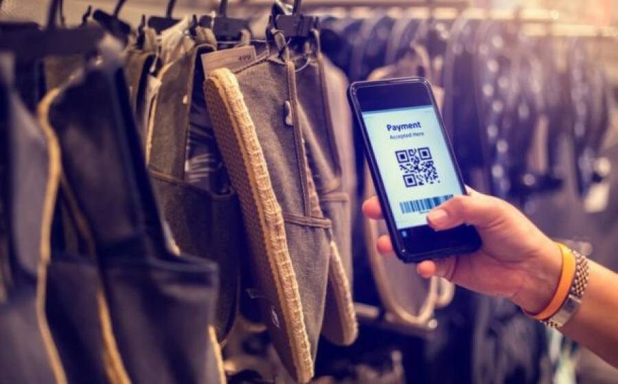 Future of Fashion Show QR: Experimental Designs and Technology-Integrated Pieces 