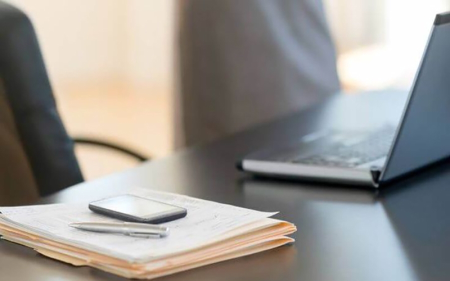 Why Your Business Card Shouldn’t Be Collecting Dust in Someone’s Drawer